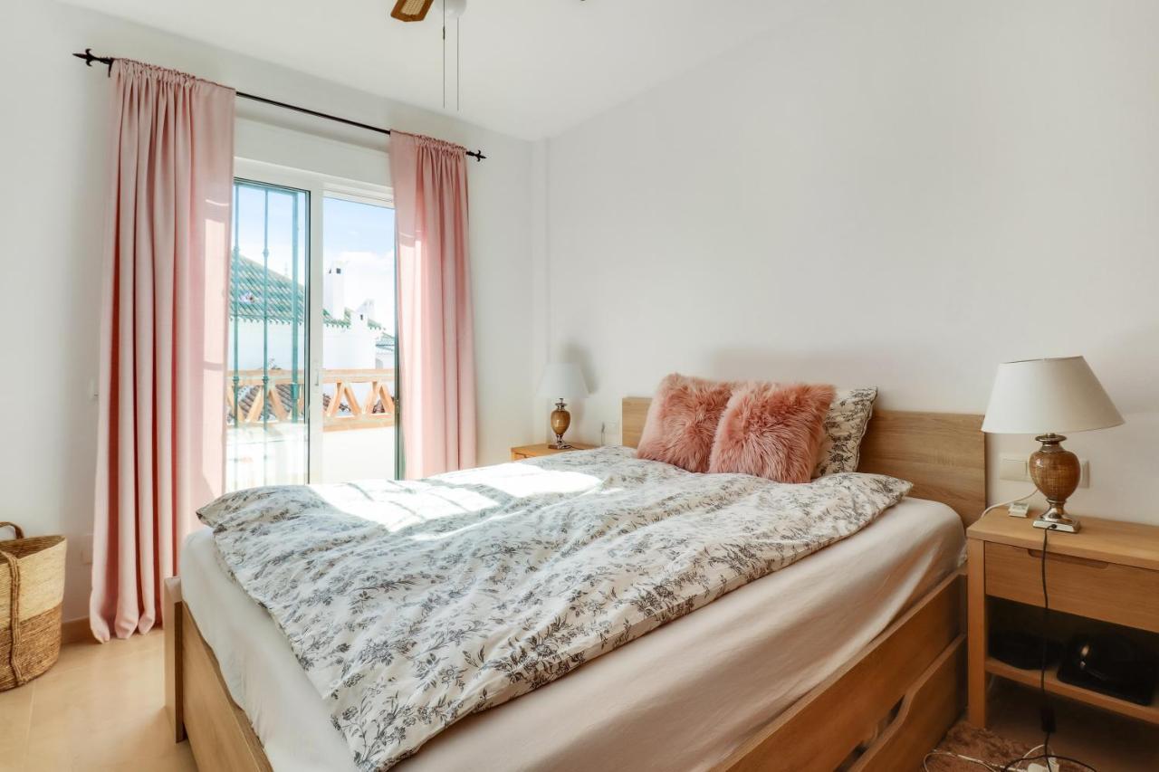 Apt Nerja Chimenea With Ocean View, A/C, & Fiber Lägenhet Exteriör bild
